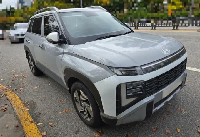Hyundai Venue thế hệ mới trong một lần bị bắt gặp chạy thử mà không có lớp ngụy trang. Ảnh: Korean Car Blog