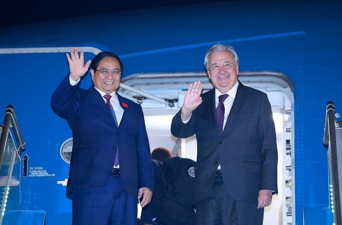 Thủ tướng Phạm Minh Chính và Tổng thư ký Liên Hợp Quốc Antonio Guterres cùng rời Hà Nội sang Kuala Lumpur, Malaysia. Ảnh: TTXVN
