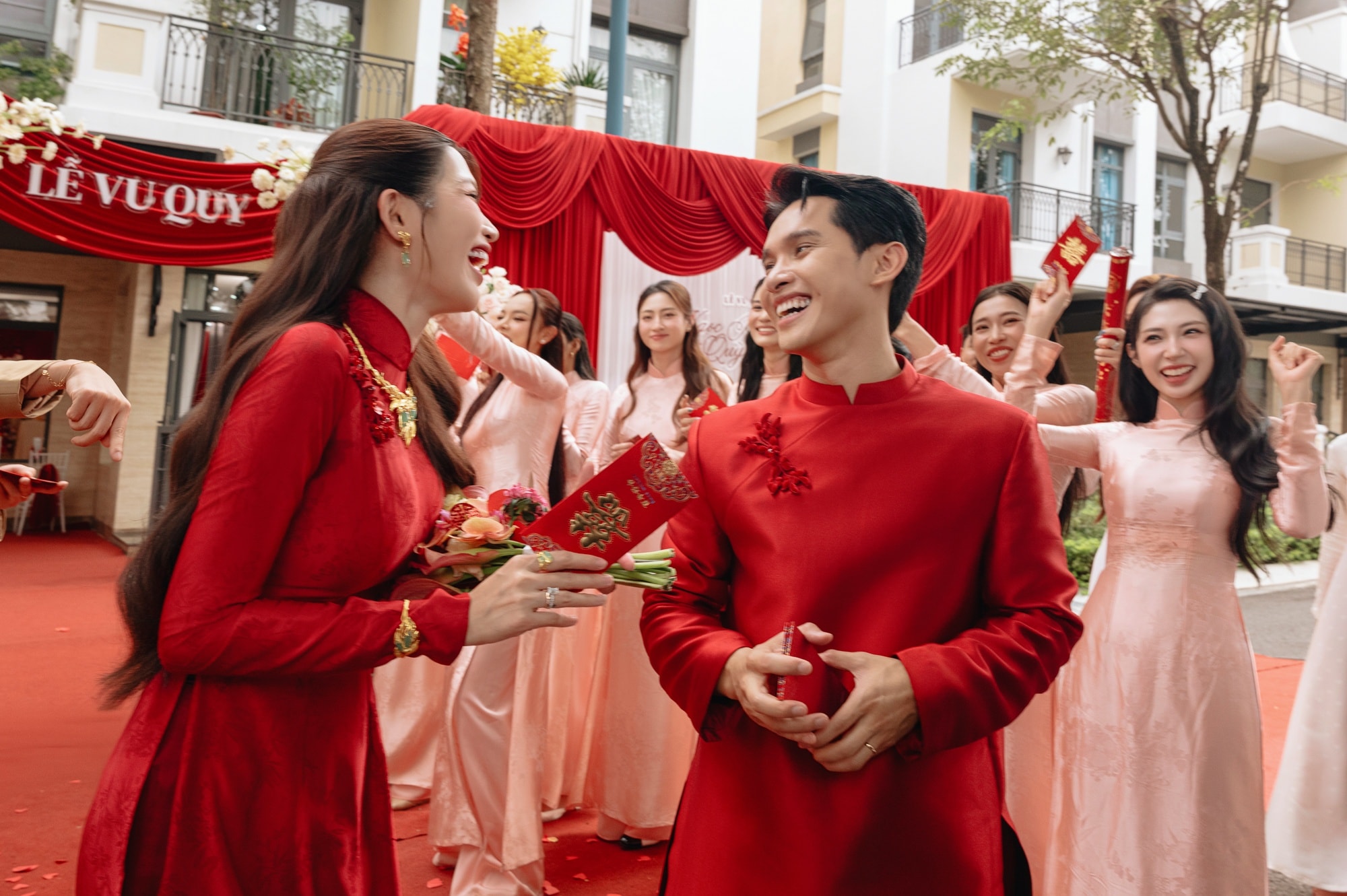 Dàn sao khuấy động lễ rước dâu của Quỳnh Châu