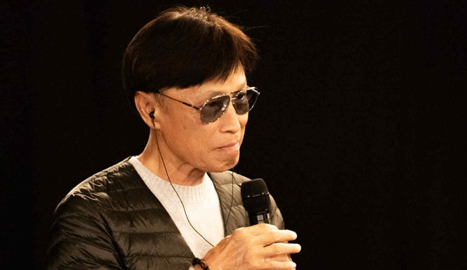 Danh ca Tuấn Ngọc trong buổi tập nhạc cho live concert Sketch A Rose của Hà Anh Tuấn tại Mỹ hôm 16/10. Ảnh: Đại Ngô