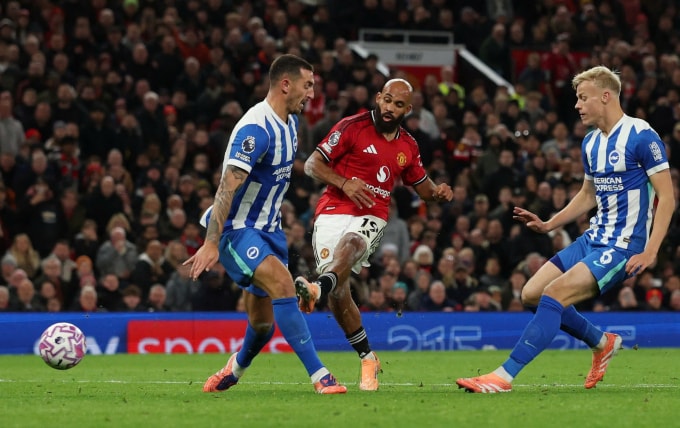 Tình huống Mbeumo nâng tỷ số lên 3-0. Ảnh: Reuters