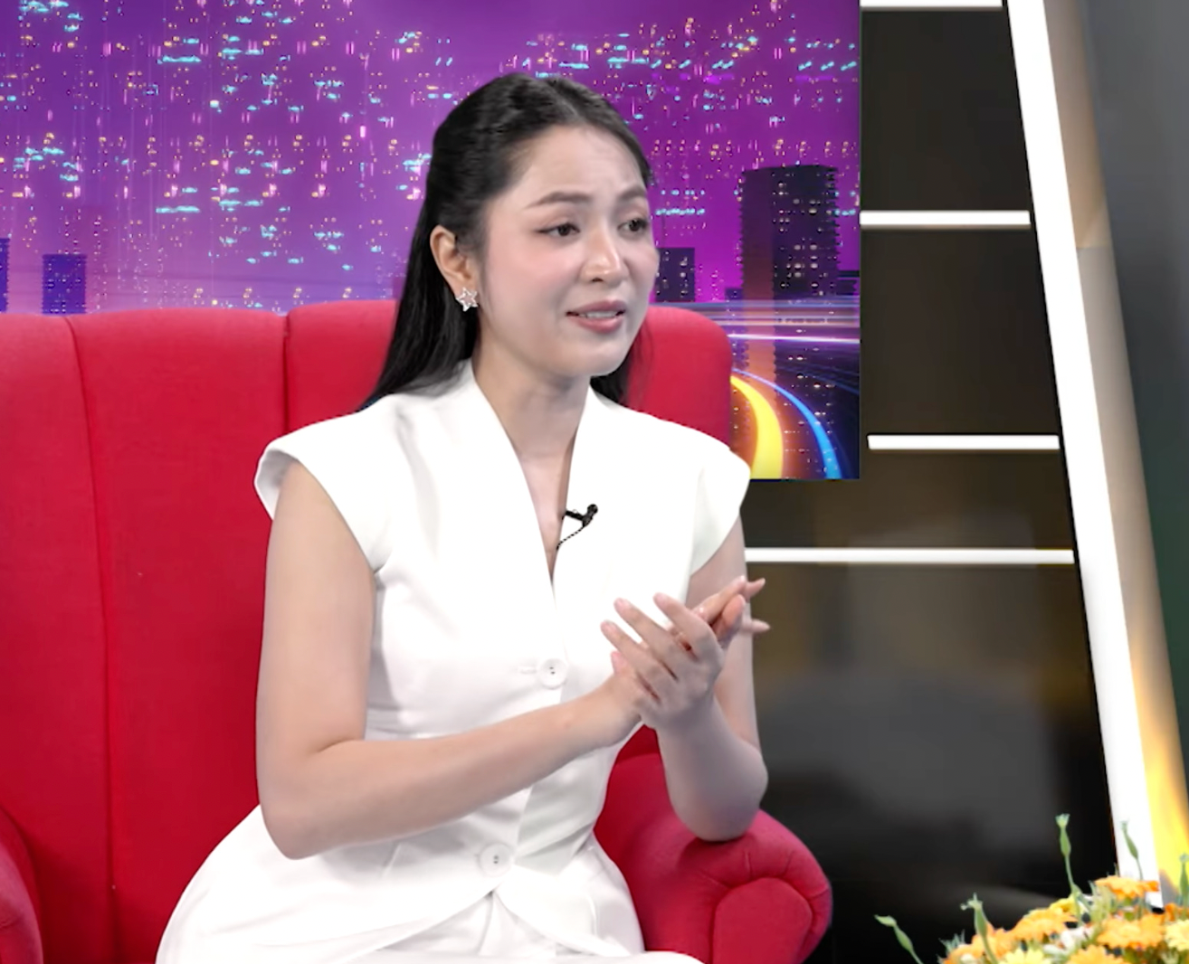 Giọng ca 'Viết tiếp câu chuyện hòa bình' tiết lộ quá khứ- Ảnh 1. Giọng ca 'Viết tiếp câu chuyện hòa bình' tiết lộ quá khứ- Ảnh 1.