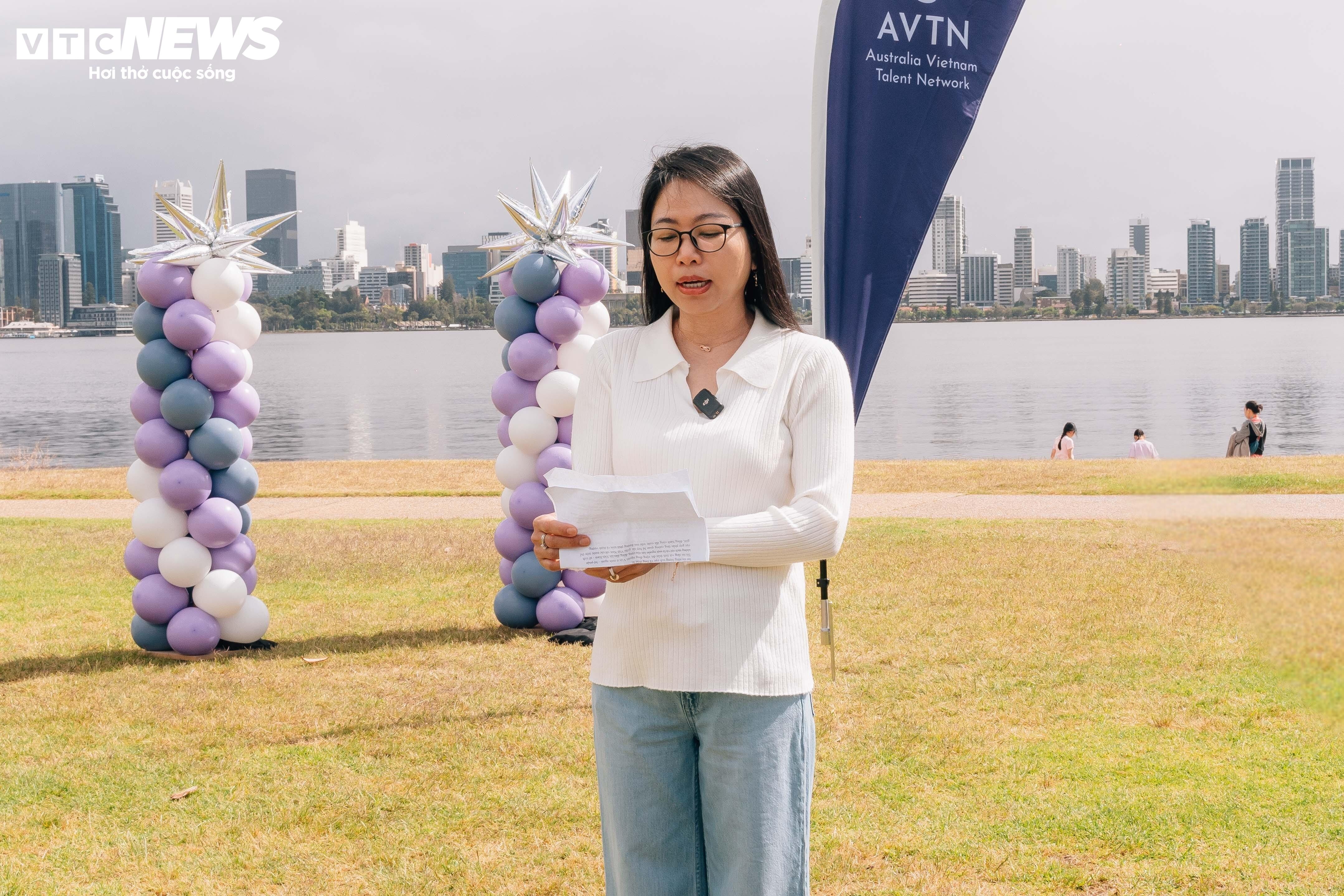 Bà Nguyễn Thanh Hà, Tổng Lãnh Sự Việt Nam tại Perth chia sẻ cảm xúc tại sự kiện.