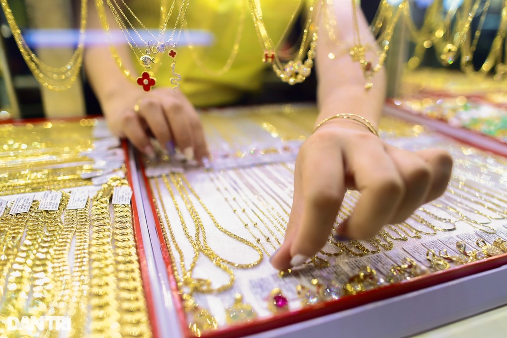 Người mua vàng lỗ 7,4 triệu đồng/lượng sau một tuần - 1 Người mua vàng lỗ 7,4 triệu đồng/lượng sau một tuần - 1
