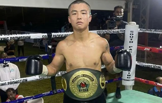 Võ sĩ quyền Anh người Trung Quốc Zhou Runqi. Ảnh: Weibo