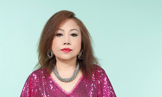 Ca sĩ Siu Black trong hậu trường biểu diễn cho một chương trình dành cho cộng đồng giáo xứ ở Quãng Ngãi, hôm 19/10. Ảnh: Facebook Siu Black