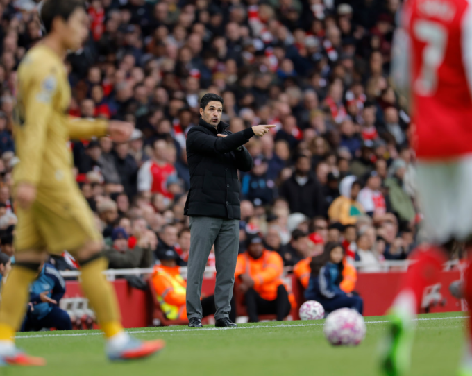 HLV Mikel Arteta chỉ đạo trong trận Arsenal thắng Crystal Palace 1-0 ở vòng 9 Ngoại hạng Anh trên sân Emirates, London, Anh ngày 26/10/2025. Ảnh: The Guardian