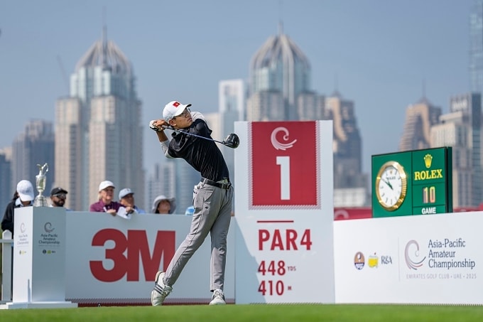 Khánh Hưng thi đấu ở sân Majlis, thuộc Emirates Golf Club ngày 26/10/2025.