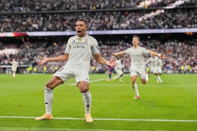 Mbappe mừng bàn trong trận Real thắng Barca 2-1 trên sân Bernabeu, thành phố Madrid, Tây Ban Nha, vòng 10 La Liga ngày 26/10/2025. Ảnh: LaPresse