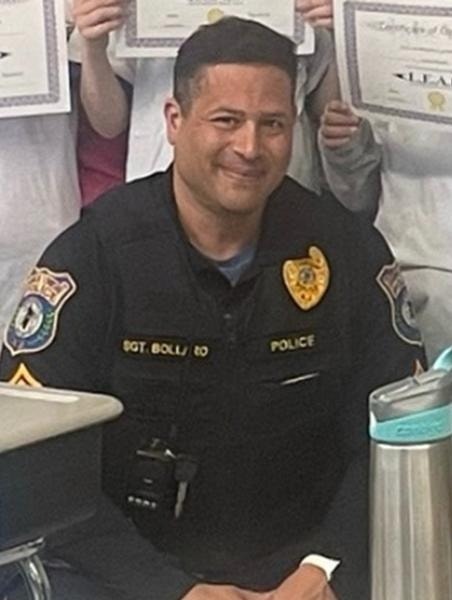 Kevin Bollaro làm việc tại Sở cảnh sát thị trấn Franklin. Ảnh: Facebook