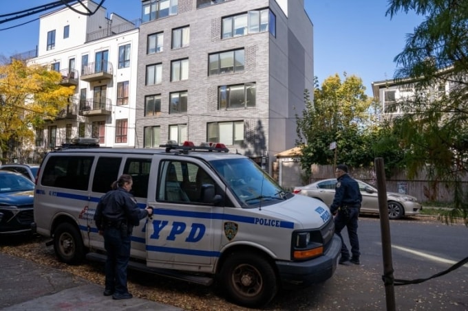 Cảnh sát New York làm việc tại hiện trường một vụ rạch mặt. Ảnh: Nydailynews