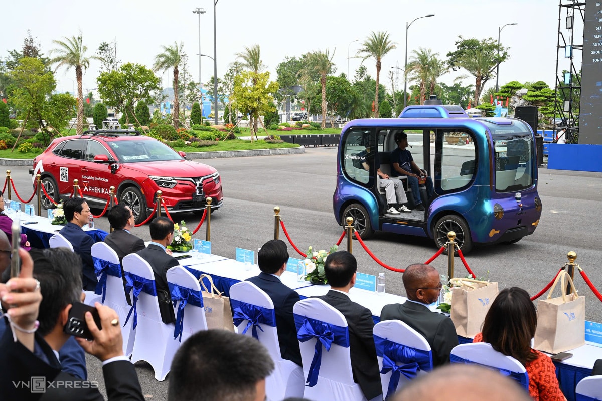 trinh-dien-xe-tu-hanh-17615325-9455-6276