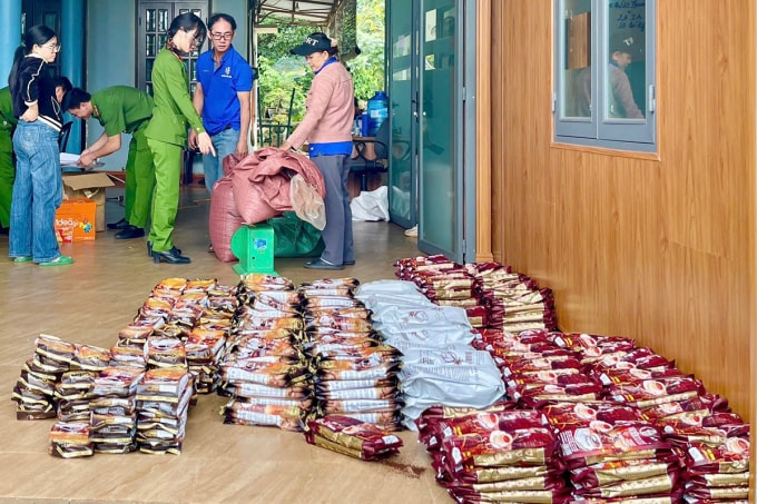 Cảnh sát thu giữ hơn 300 kg cà phê thành phẩm. Ảnh: Công an Gia Lai
