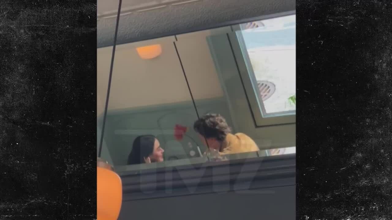 Katy Perry ăn tối cùng cựu Thủ tướng Canada