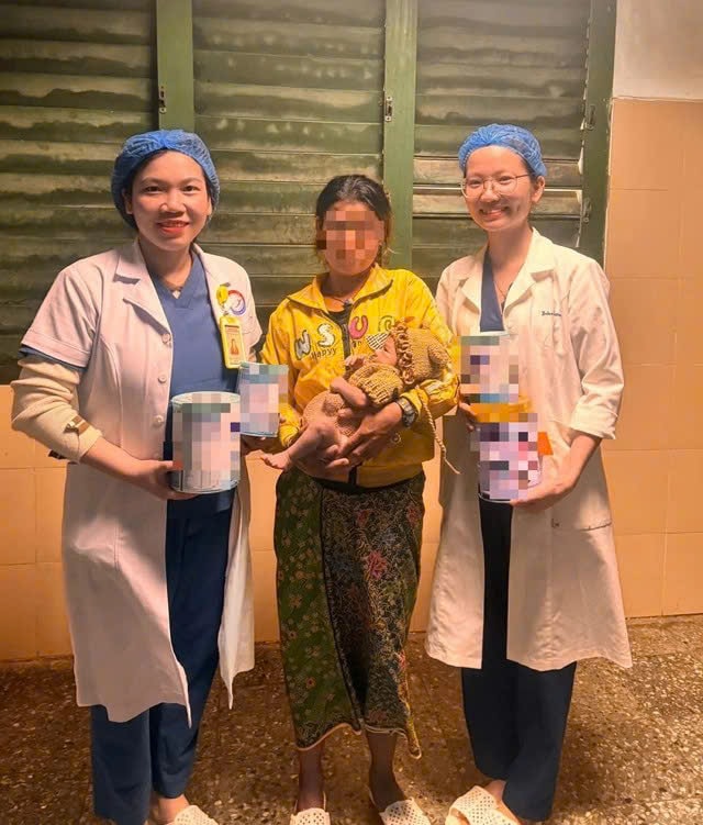 Trẻ 5 ngày tuổi bị nguy kịch vì mẹ cho ăn cơm - Ảnh 1.