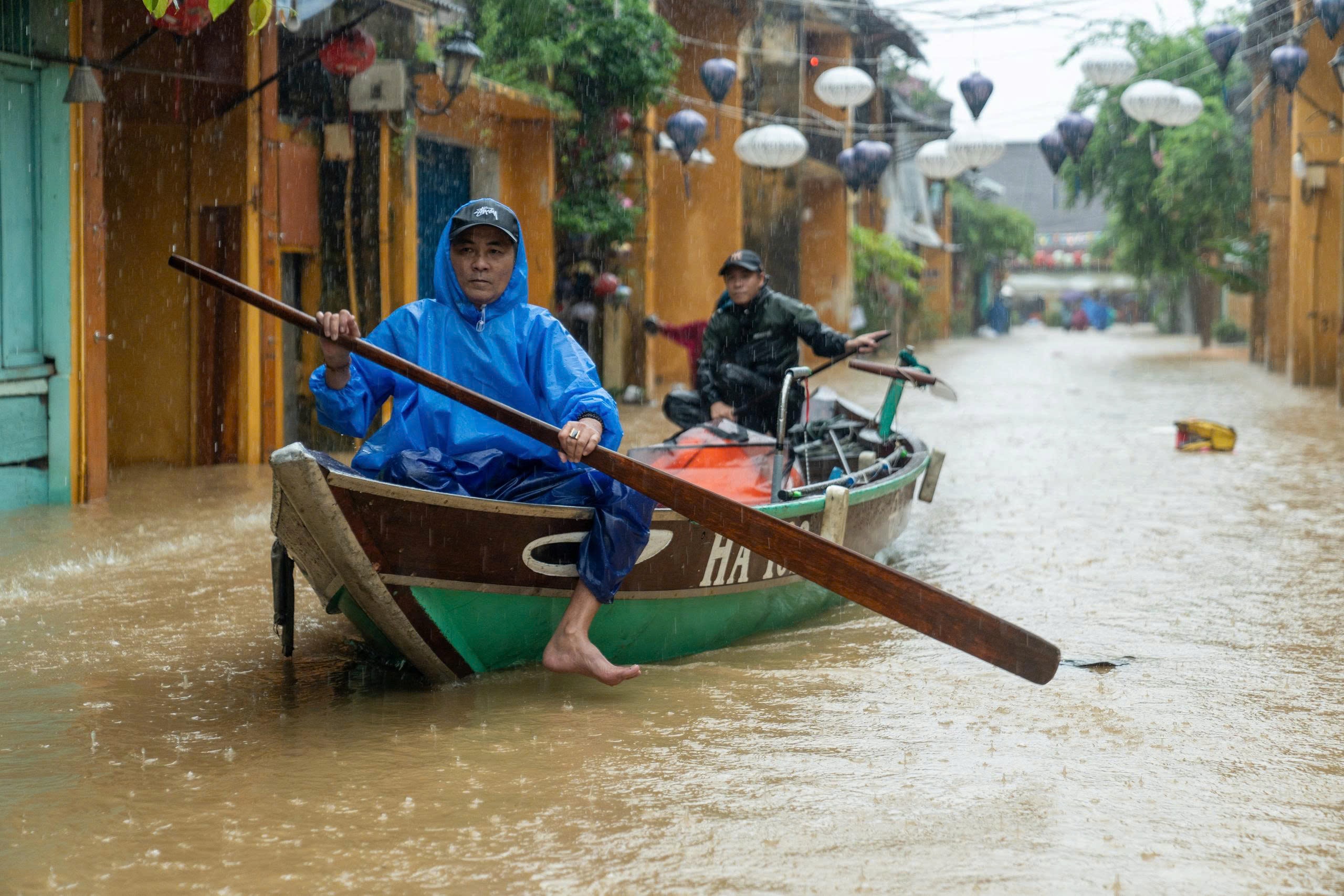 Phố cổ Hội An ngập nặng - Ảnh 1.