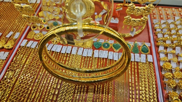 Cuối ngày 27-10, giá vàng nhẫn giảm mạnh - Ảnh 1.