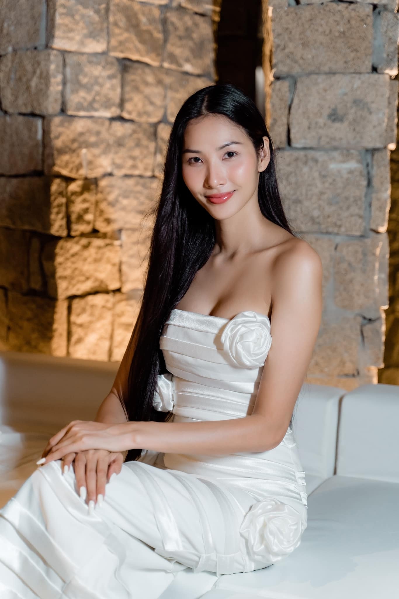 Hoàng Thùy ảnh 2 Hoang Thuy anh 2