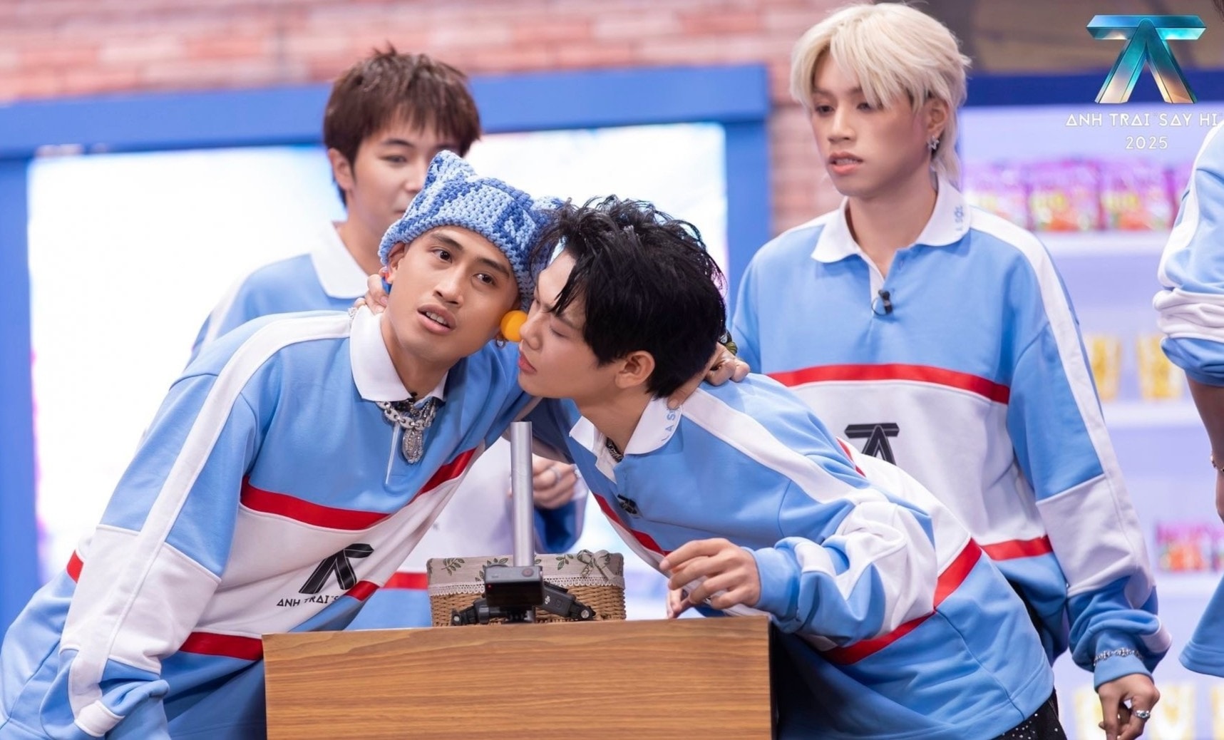 Anh trai “say hi” ảnh 1 Anh trai “say hi” anh 1