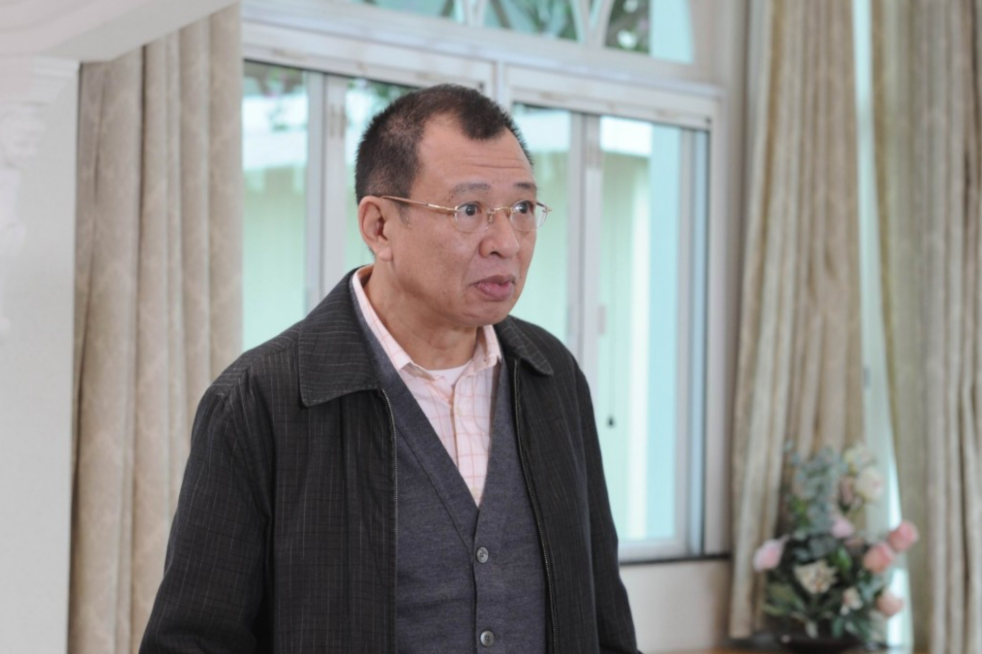 Hứa Thiệu Hùng gây ấn tượng nhờ vẻ ngoài thân thiện, lối diễn xuất duyên dáng.