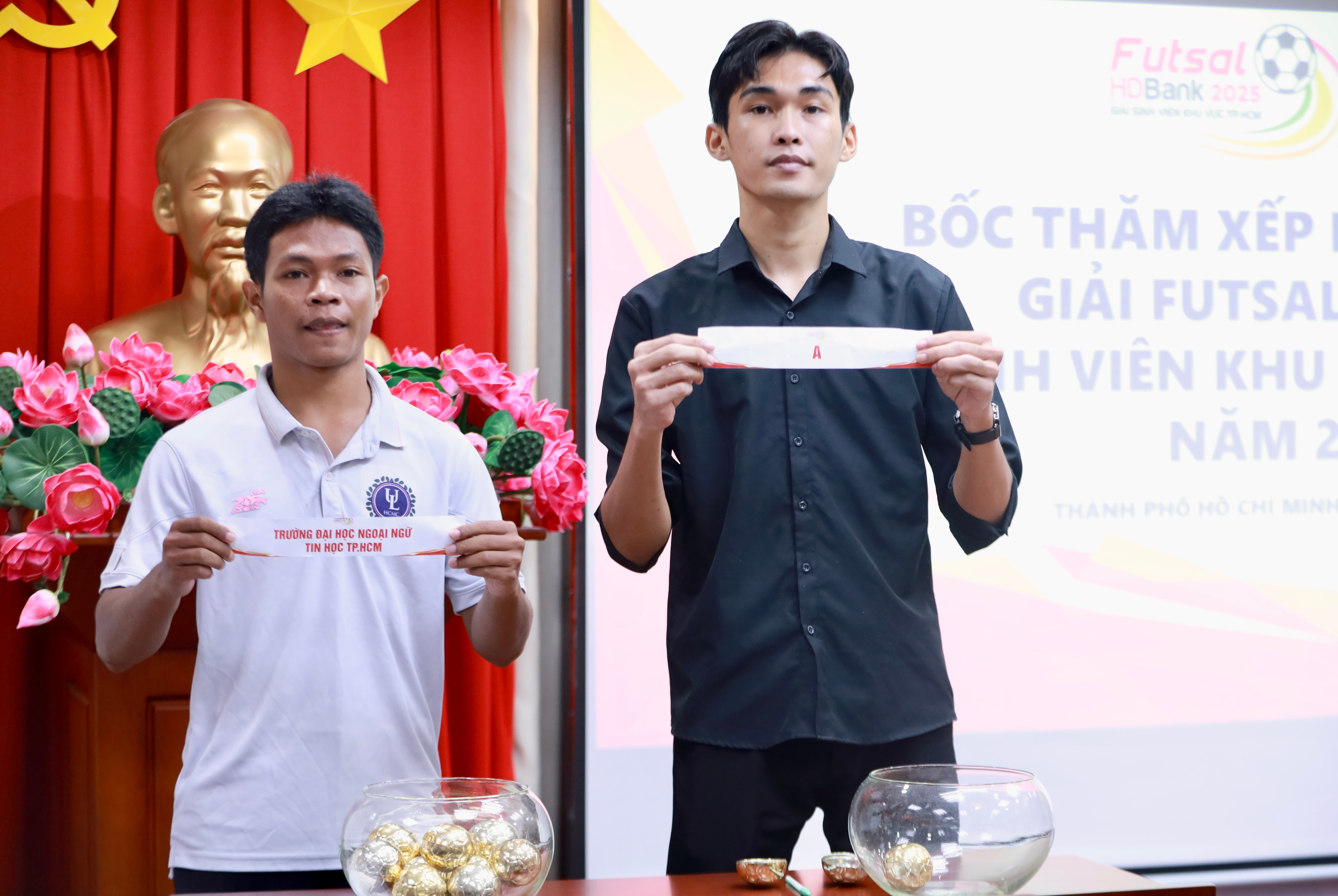 Lễ bốc thăm chia bảng.