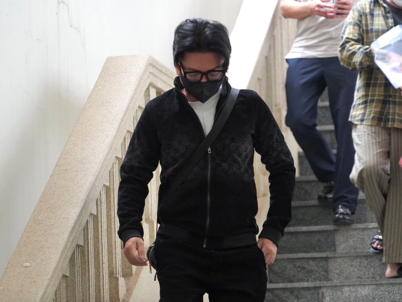 Ca sĩ Vũ Hà ra hầu toà trong vì tội đánh bạc.