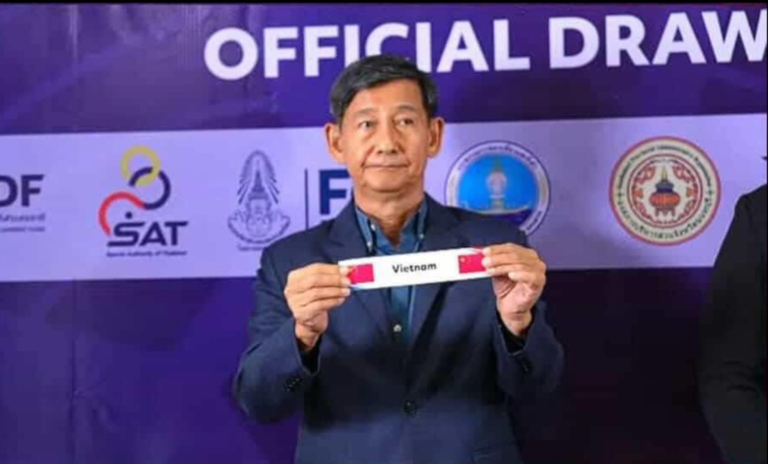 LĐBĐ Thái Lan dùng sai cờ Việt Nam.