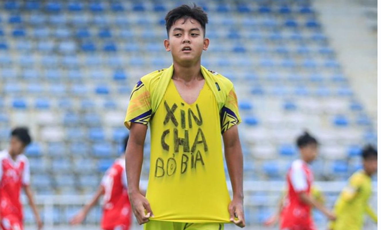 Lý trung Hiếu khiến người hâm mộ xúc động.