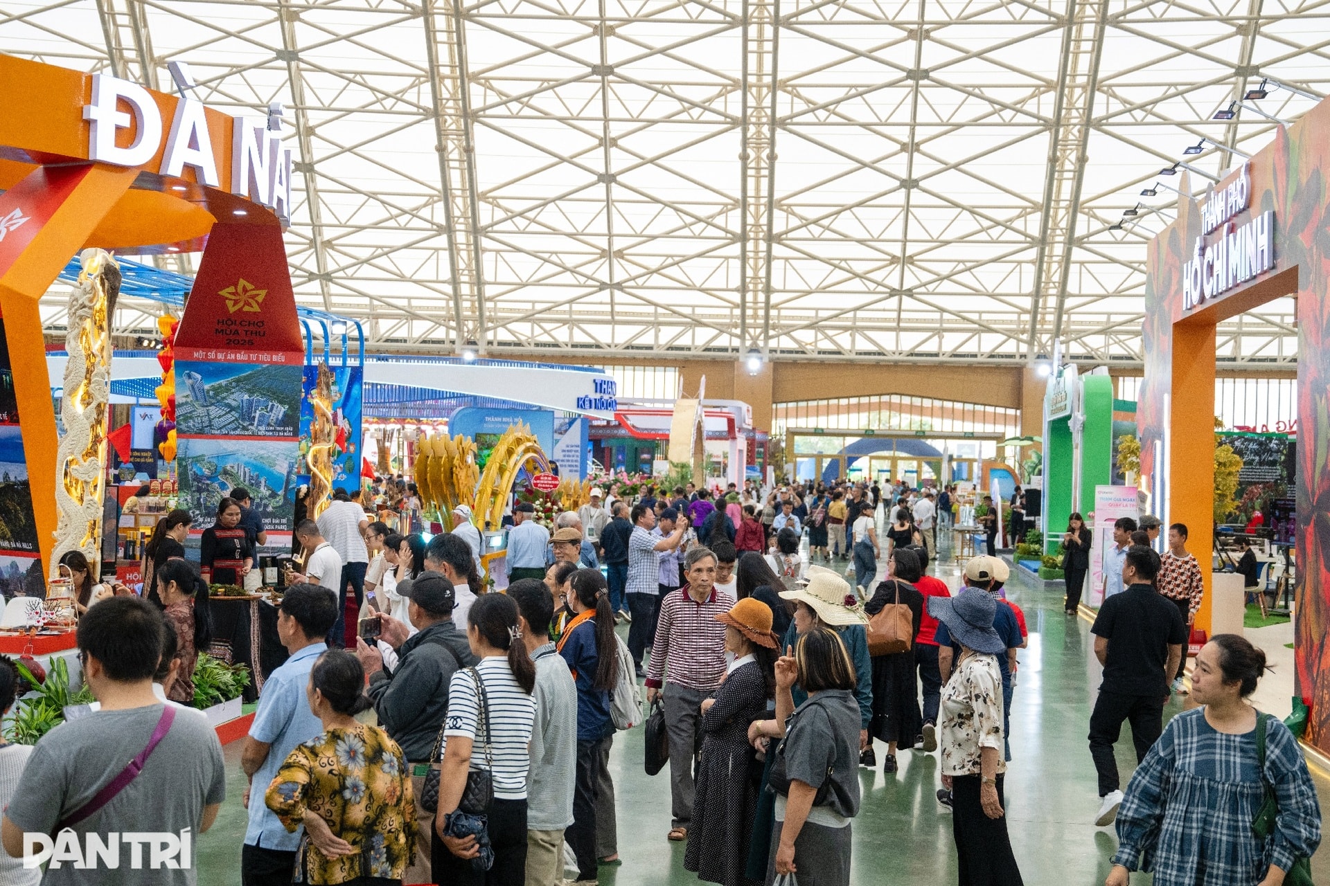 Sắc màu Tây Bắc nổi bật giữa không gian Hội chợ Mùa Thu - 16