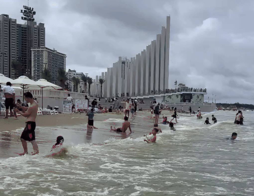 Nước biển ở Vũng Tàu có màu xanh khác lạ - 1 Nước biển ở Vũng Tàu có màu xanh khác lạ - 1
