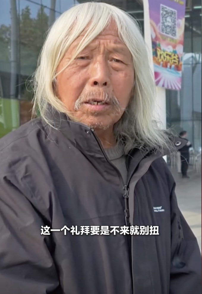 Cụ ông đi tàu lượn siêu tốc 43 lần/ngày - 3