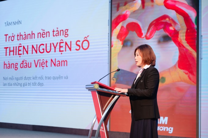Bà Nguyễn Vân Linh, Phó Chủ tịch Ban sáng lập, Phó Chủ tịch Hội đồng Quản lý Quỹ Chạm Yêu Thương. Ảnh: Techcombank