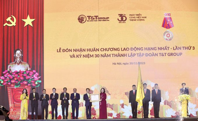 T&T Group ba lần nhận Huân chương Lao động hạng Nhất do Đảng, Nhà nước trao tặng. Ảnh: T&T Group