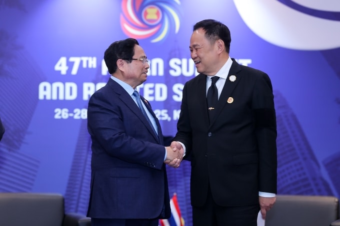 Thủ tướng Chính phủ Phạm Minh Chính gặp Thủ tướng Thái Lan Anutin Charnvirakul. Ảnh: VGP