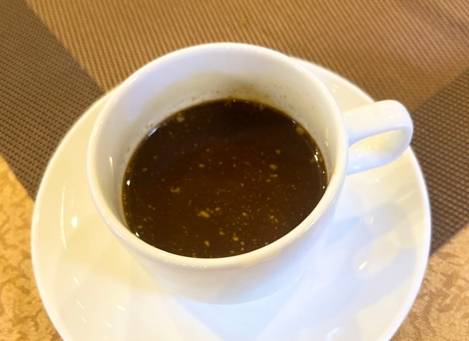 Người bị trào ngược dạ dày thực quản vẫn có thể uống một tách cà phê, khoảng 40-50 ml mỗi ngày. Ảnh: Ly Nguyễn