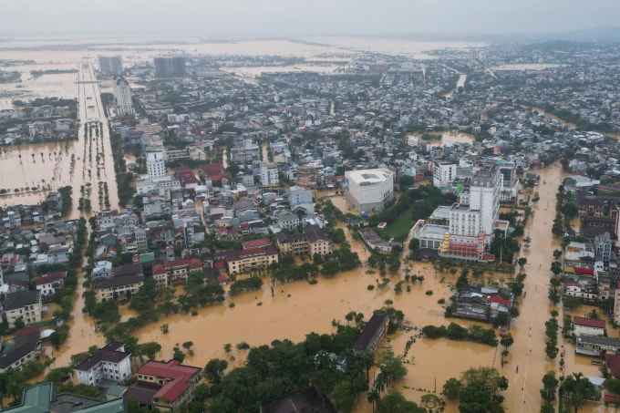 Tung tâm TP Huế bị ngập sâu. Ảnh: Võ Thạnh