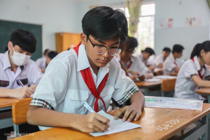 Thí sinh dự thi lớp 10 tại THCS Trần Quốc Toản, TP Thủ Đức, tháng 6/2024. Ảnh: Quỳnh Trần