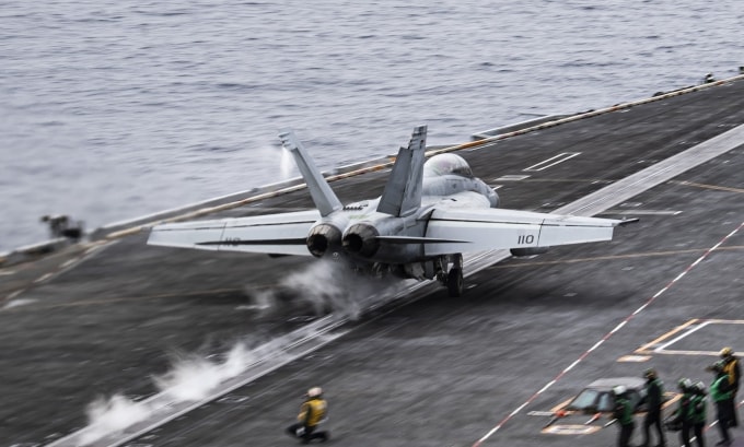 Tiêm kích F/A-18F của Phi đoàn 22 cất cánh từ tàu sân bay USS Nimitz ở Thái Bình Dương hồi tháng 3. Ảnh: US Navy