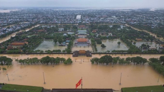 Kinh thành Huế ngập trong nước lũ sáng 28/10. Ảnh: Võ Thạnh