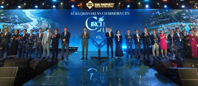 Nghi thức kick-off của các đại lý phân phối dự án. Ảnh: Ánh Dương