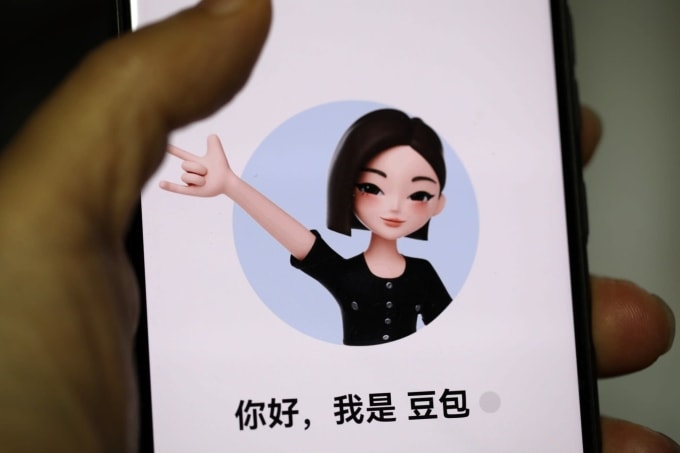 Doubao, ứng dụng AI do ByteDance phát triển, trên màn hình smartphone ở Bắc Kinh năm 2024. Ảnh: Simon Song