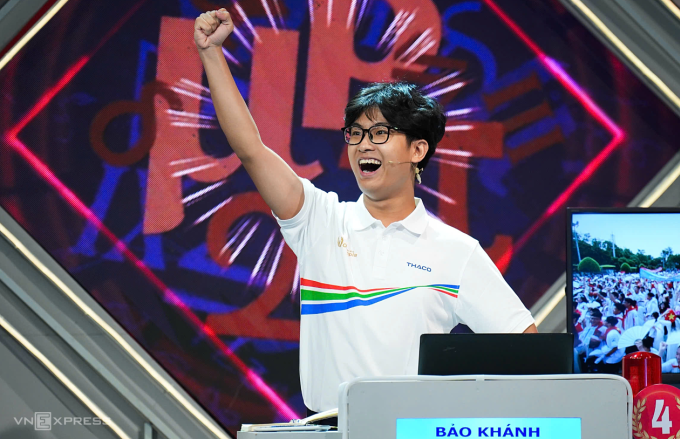 Bảo Khánh ở trận chung kết Đường lên đỉnh Olympia hôm 26/10. Ảnh: Tùng Đinh