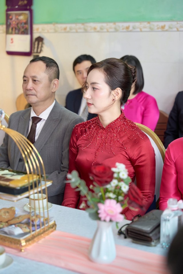 Lộ danh tính "mẹ chồng trẻ nhất Việt Nam": Nhan sắc xinh đẹp, trẻ trung gây bão mạng xã hội - Ảnh 2.