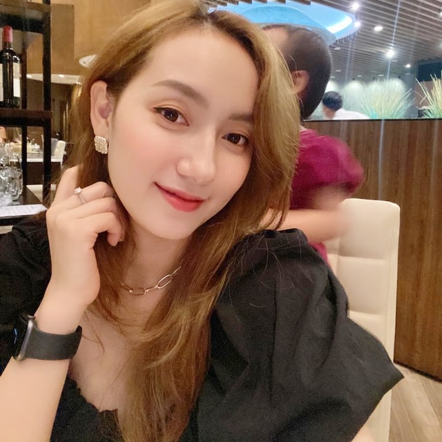 Lộ danh tính "mẹ chồng trẻ nhất Việt Nam": Nhan sắc xinh đẹp, trẻ trung gây bão mạng xã hội - Ảnh 4.