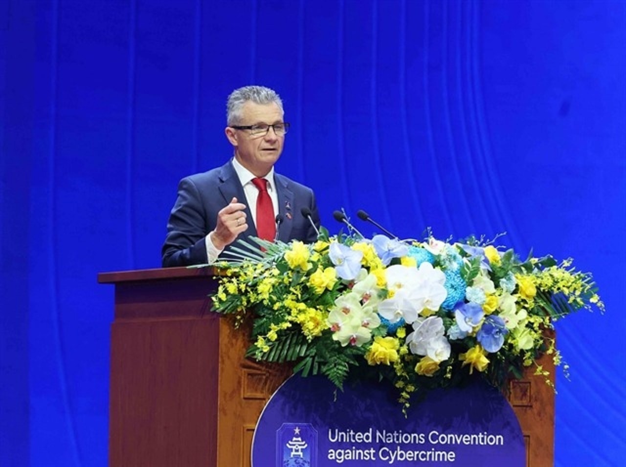 Đồng bộ trưởng về Ngoại giao và Thương mại Matt Thistlethwaite.