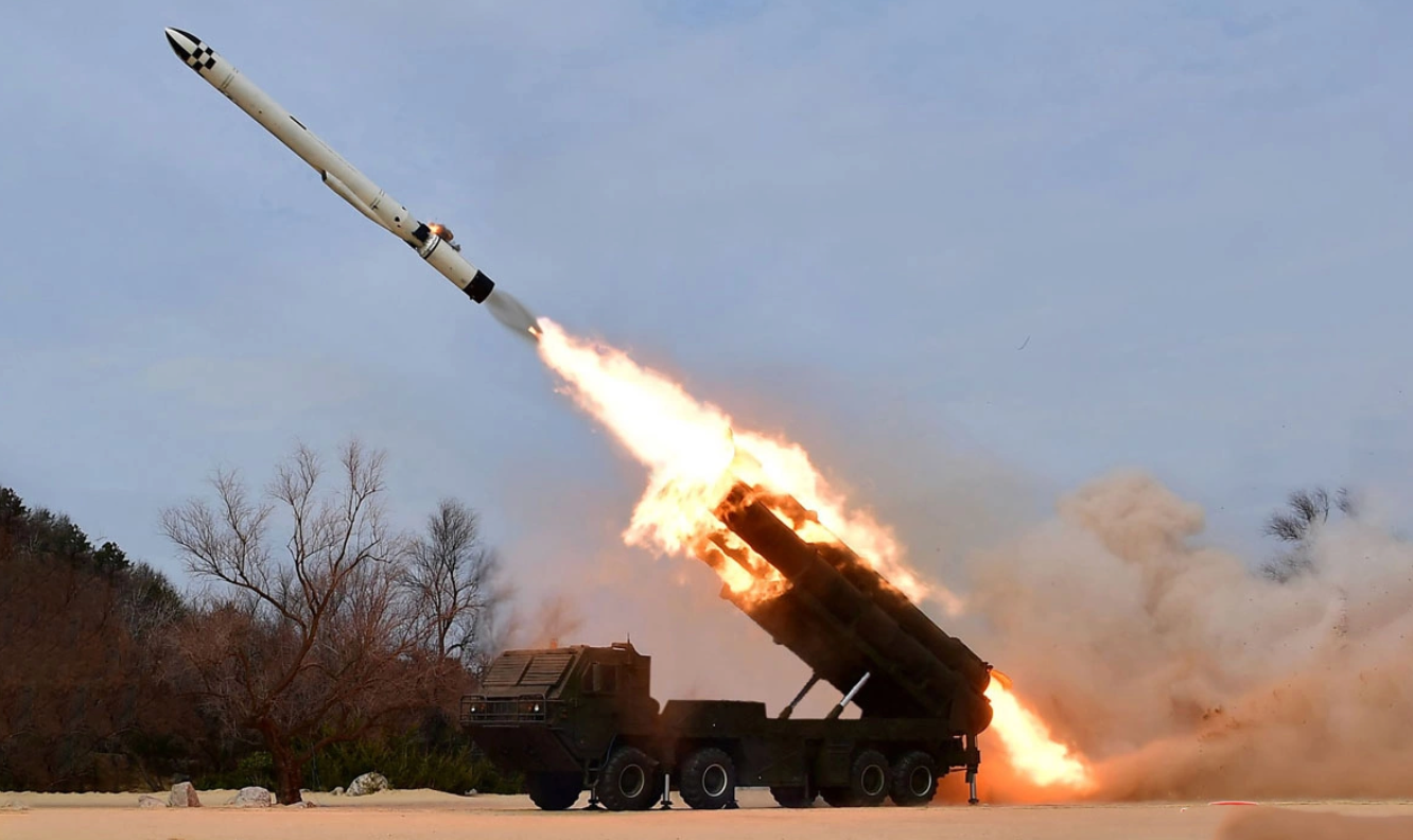Tên lửa hành trình Hwasal của Triều Tiên rời bệ phóng hồi tháng 3. (Ảnh: KCNA)