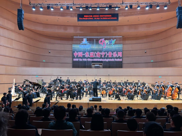 Một trong những điểm nhấn của Liên hoan là chương trình biểu diễn Giao hưởng hữu nghị Việt - Trung.