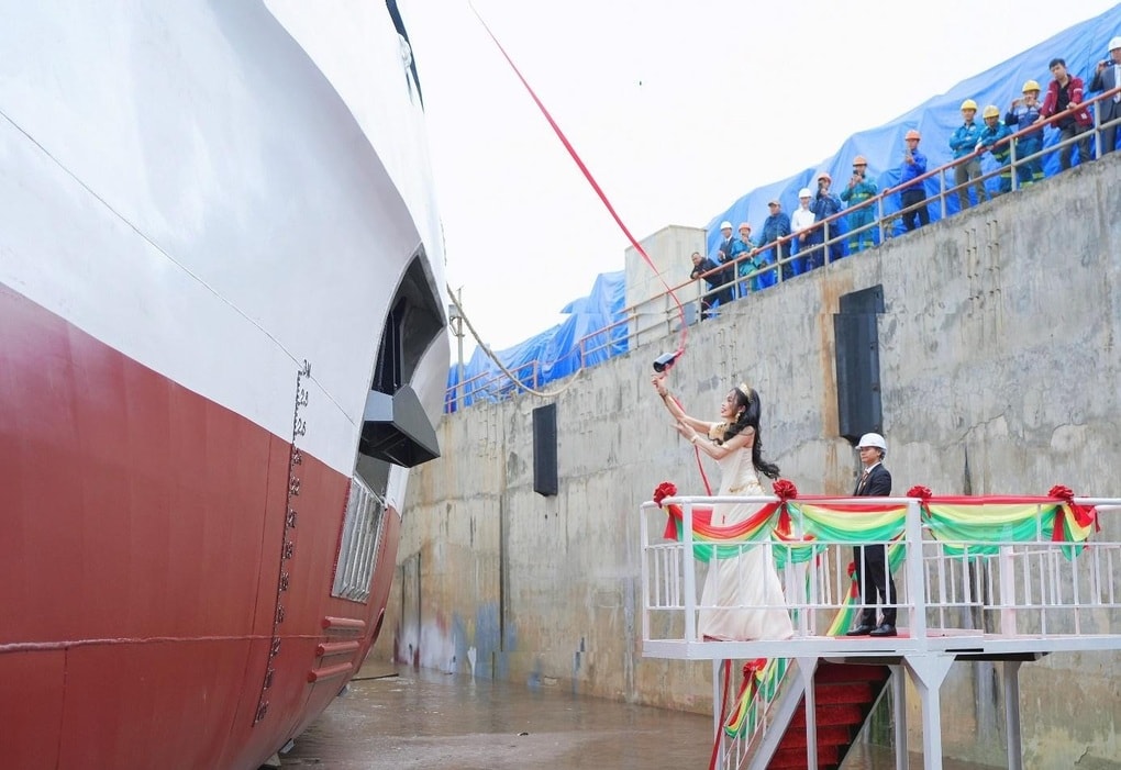 Hạ thủy du thuyền Athena Premium tại Vịnh Hạ Long - 2 Hạ thủy du thuyền Athena Premium tại Vịnh Hạ Long - 2