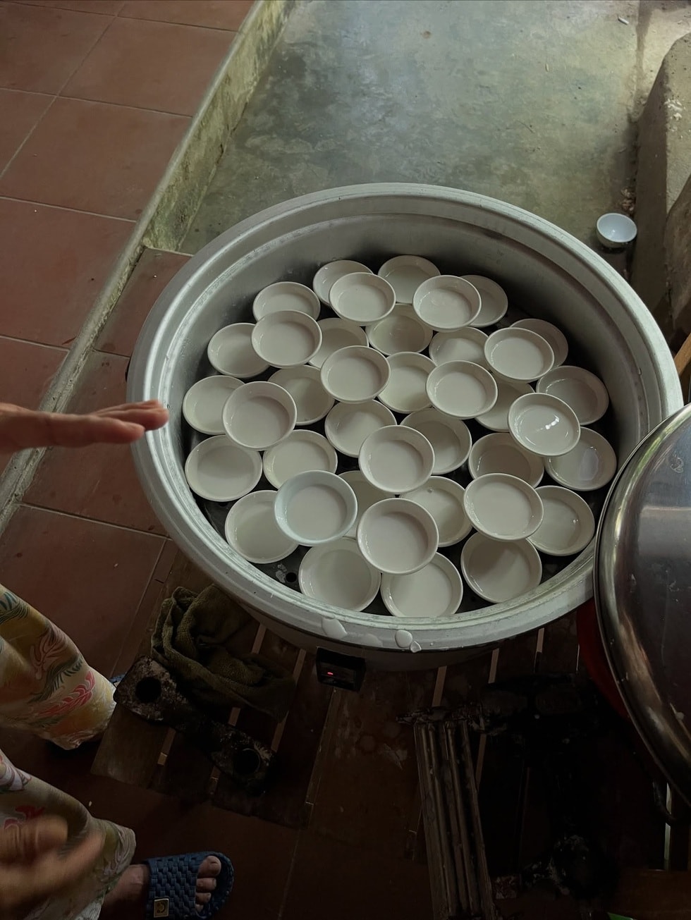 Cô gái Nhật đi xuyên Việt một mình, ngã xe giữa đường được cả làng ra giúp - 8 Cô gái Nhật đi xuyên Việt một mình, ngã xe giữa đường được cả làng ra giúp - 8