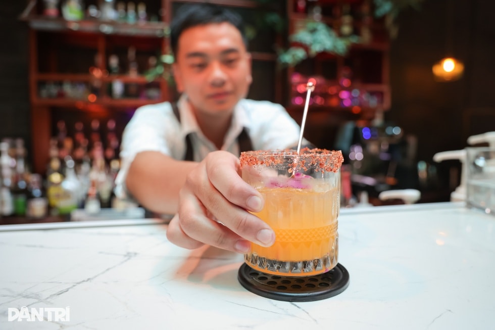 Quán cà phê như khu rừng nhỏ giữa phố Hà Nội, bàn uống nước là bể cá - 5 Quán cà phê như khu rừng nhỏ giữa phố Hà Nội, bàn uống nước là bể cá - 5